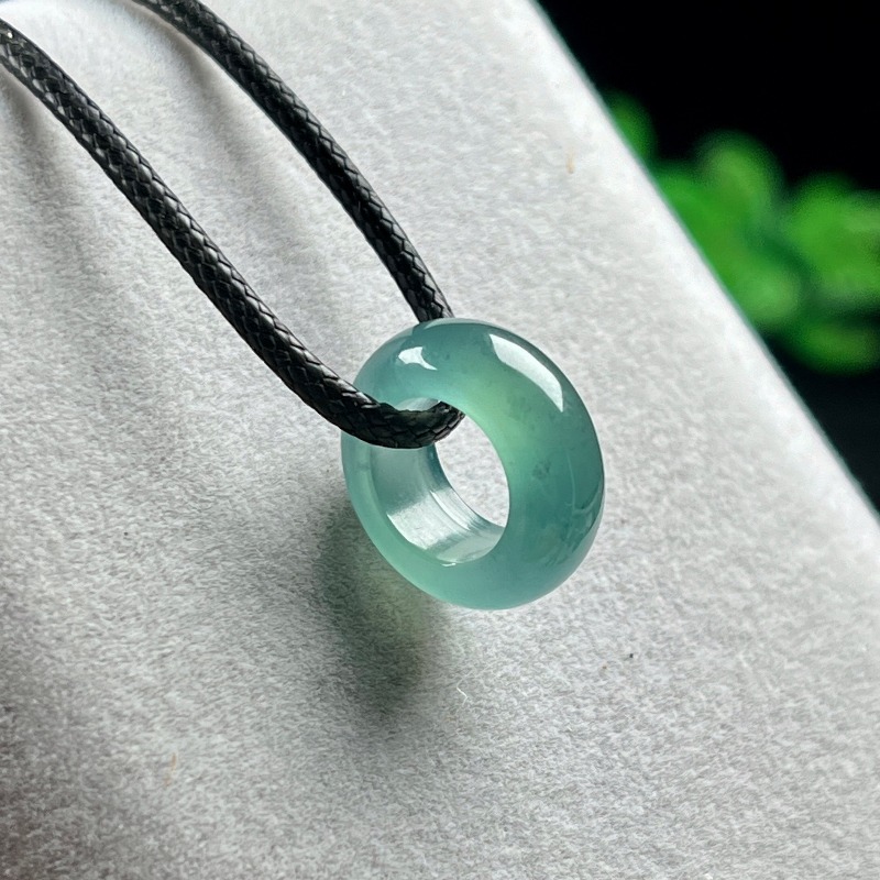 Natural Emerald Blue Water Luc - đánh giá và giá Vintage Necklace