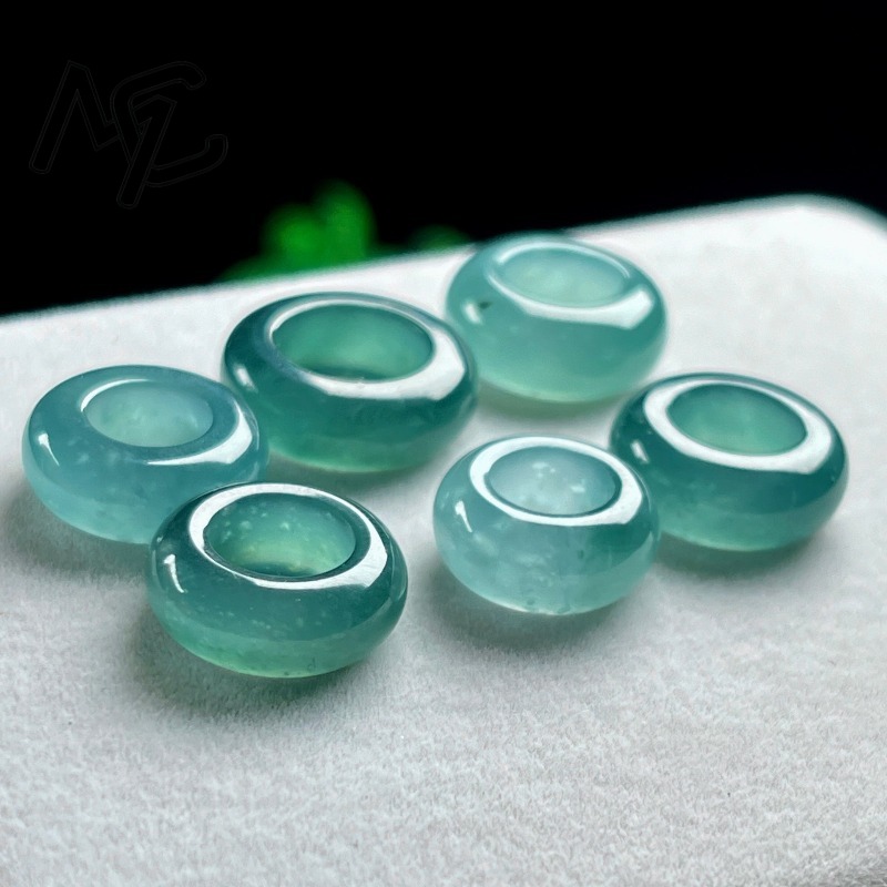 Natural Emerald Blue Water Luc - đánh giá và giá Vintage Necklace